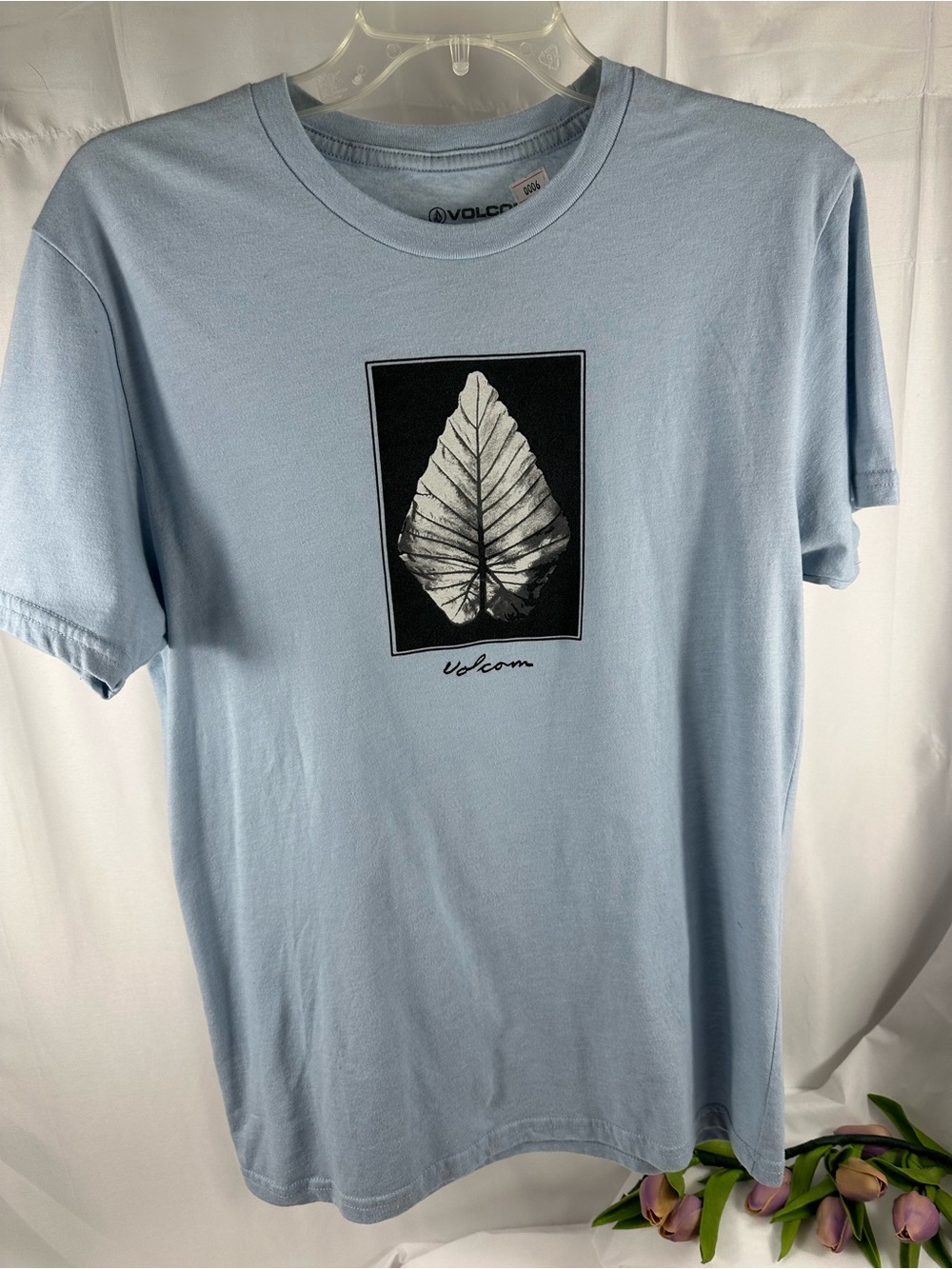 Volcom Men’s Medium Light Blue Graphic T-Shirt Leaf Logo Casual Short Sleeve Tee